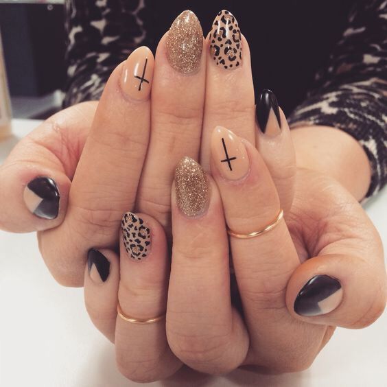 Neutral Nails Leopard, Clear Leopard Nails, Black Nails With Cheetah Accent Nail, Classy Leopard Nails, Almond Nail Art Ideas, Cheetah Nails Almond Shape, Cheat Print Nails, Cheetah Nails Summer, Shirt Coffin Nail Ideas