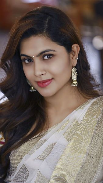 Sonu Gowda, Indian Woman, Beautiful Smile Women, Indian Beauty Saree, Desi Beauty, Stylish Girl, Beauty Women, Phone Wallpaper, Actresses