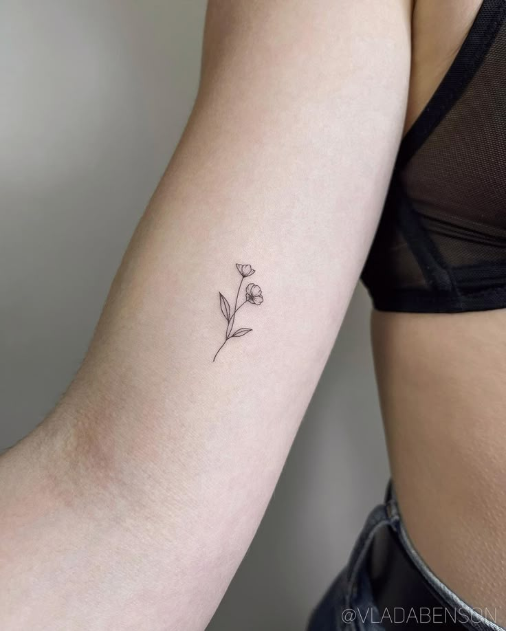 Flower Tattoos Poppies, Tiny Dainty Flower Tattoo, Minimalist Flower Tattoo Arm, Aesthetic Tattoo Flowers, Two Small Flowers Tattoo, Flower Tattoos Tiny, Micro Flower Tattoos For Women, Birth Flower Tattoos Minimalist, Micro Poppy Tattoo