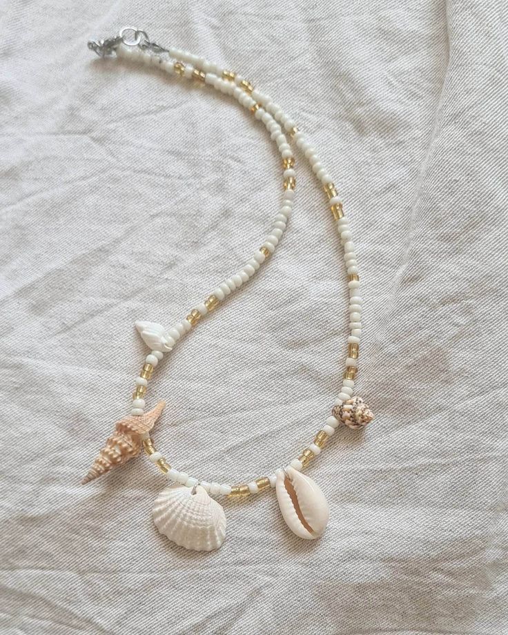 Beach Jewelry Ideas, Shells Jewelry Ideas, Sea Shell Jewelry Diy, Beach Necklace Aesthetic, Shell Necklace Aesthetic, Shell Jewelry Ideas, Diy Seashell Jewelry, Handmade Necklaces Beads, Beach Jewelry Aesthetic