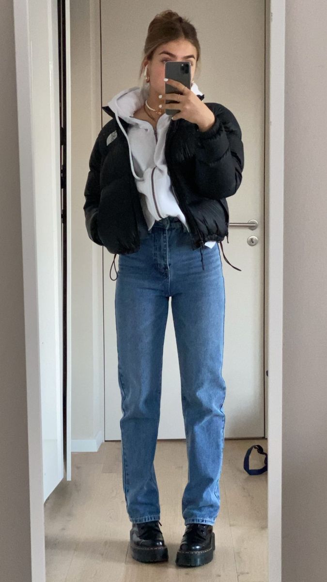 Combat Boot Outfits, Outfits Con Jeans, University Outfit, Mom Jeans Outfit, Hairstyle Trends, Uni Outfits, Cold Outfits, Everyday Fashion Outfits, Jeans Mom