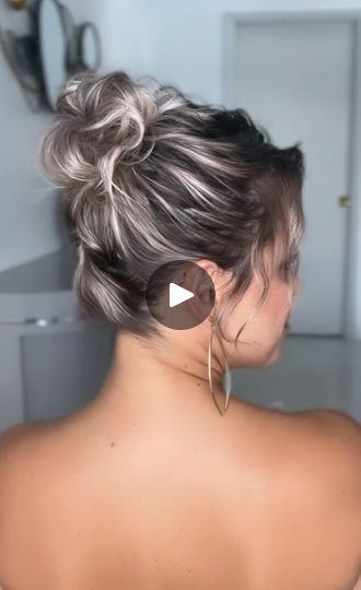 Messy Hair Up Styles, Messy Up Do For Short Hair, Short Up Dos Easy Updo, Messy Bun Bob Short Hair, Quick Messy Bun Tutorial Short Hair, Short Medium Updos, Messy Bone Hairstyles, Bob Messy Bun Short Hair, Messy Bun For Short Fine Hair