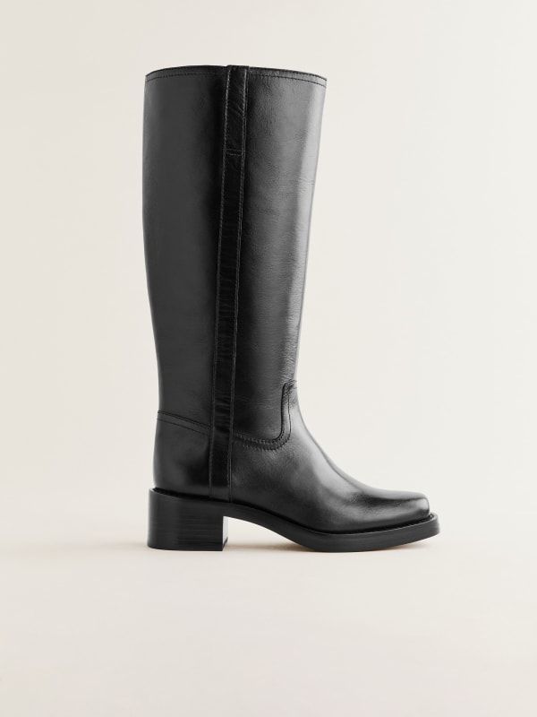 Tell your feet. Shop the Frances Knee High Boot, a sustainable boot from Reformation. Work Wear Outfits, Black High Boots, Boots Flat, Knee Boot, Swimwear Dress, Rory Gilmore, Vintage Inspired Dresses, Inspired Dress, New Tops