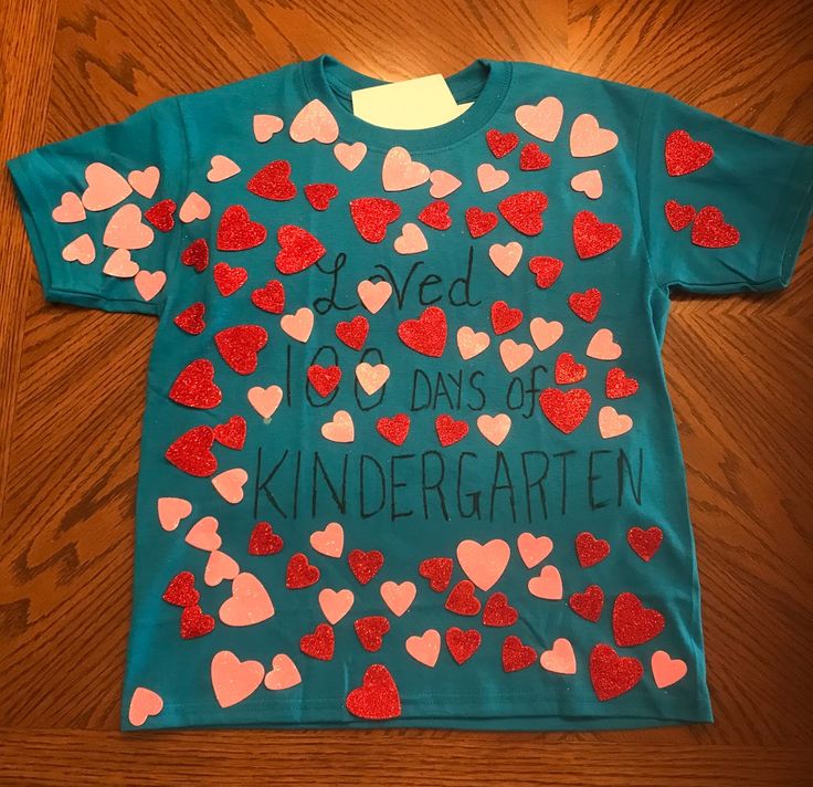 a child's t - shirt with hearts on it that says, i love god to dons of kindergartaten