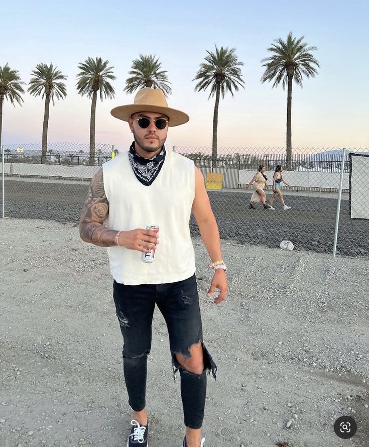 Good Vibes Festival Outfit, Cochella Male Outfits, Men’s Festival Outfits Summer, Stage Coach Mens Outfits, Festival Mens Outfits, Men’s Coachella Fashion, Best Coachella Outfits Men, Mens Acl Outfits, Mens Summer Festival Outfit