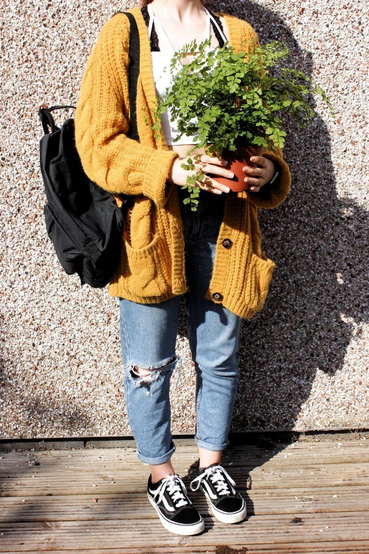 Plant Aesthetic Clothes, Art Ho Aesthetics, Fitness Mom Aesthetic, Art Ho Outfit, Artsy Mom Aesthetic, Art Mom Outfits, Plant Outfits, Art Mom Aesthetic Outfit, Plant Mom Outfit