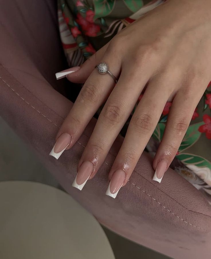 French Tip With Sparkle Line, Uñas Old Money Aesthetic, Birthday Nails Classy, Elegant Prom Nails, Trendy Nails Nude, Simple Nails White, French Nails Coffin, Square French Tips, Elegant Nails French