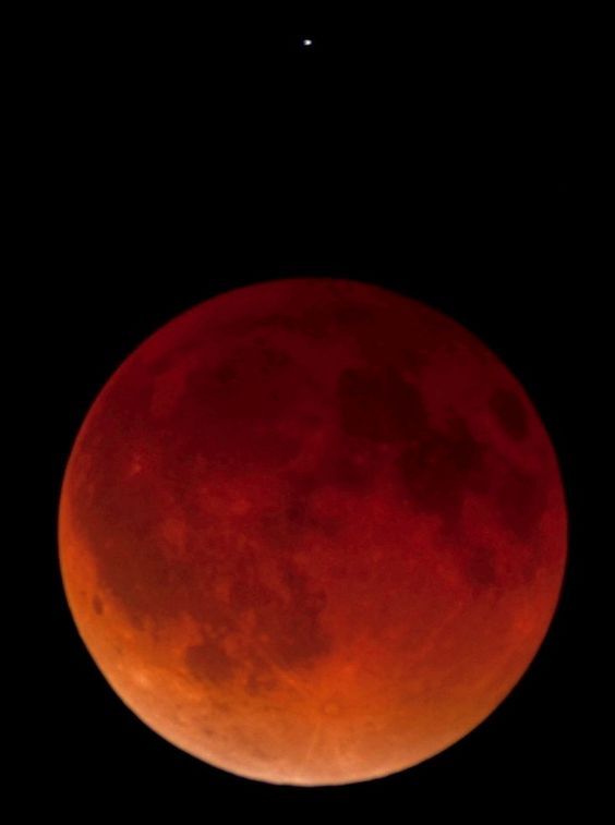 the blood moon is seen in this image