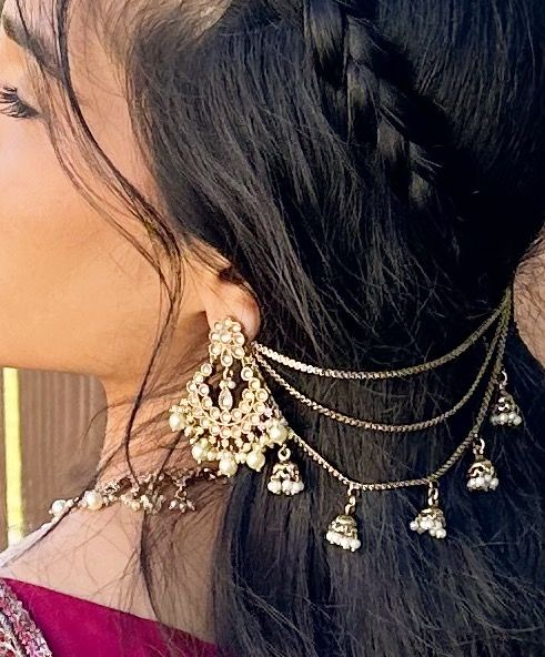 desi hair jewelry Desi Hair, Desi Love, Indian Accessories, Asian Jewelry, Desi Fashion Casual, Self Portrait Poses, Indian Jewelry Sets, Pakistani Jewelry, Indian Aesthetic