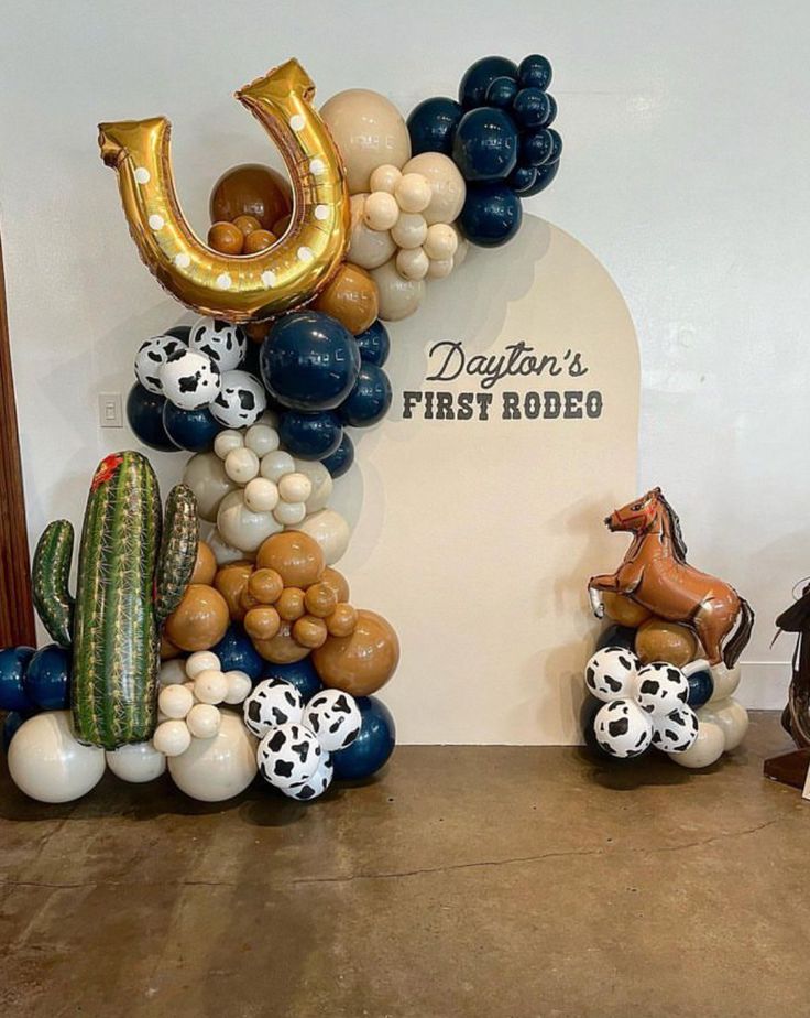 balloons are arranged in the shape of horses and cactuses