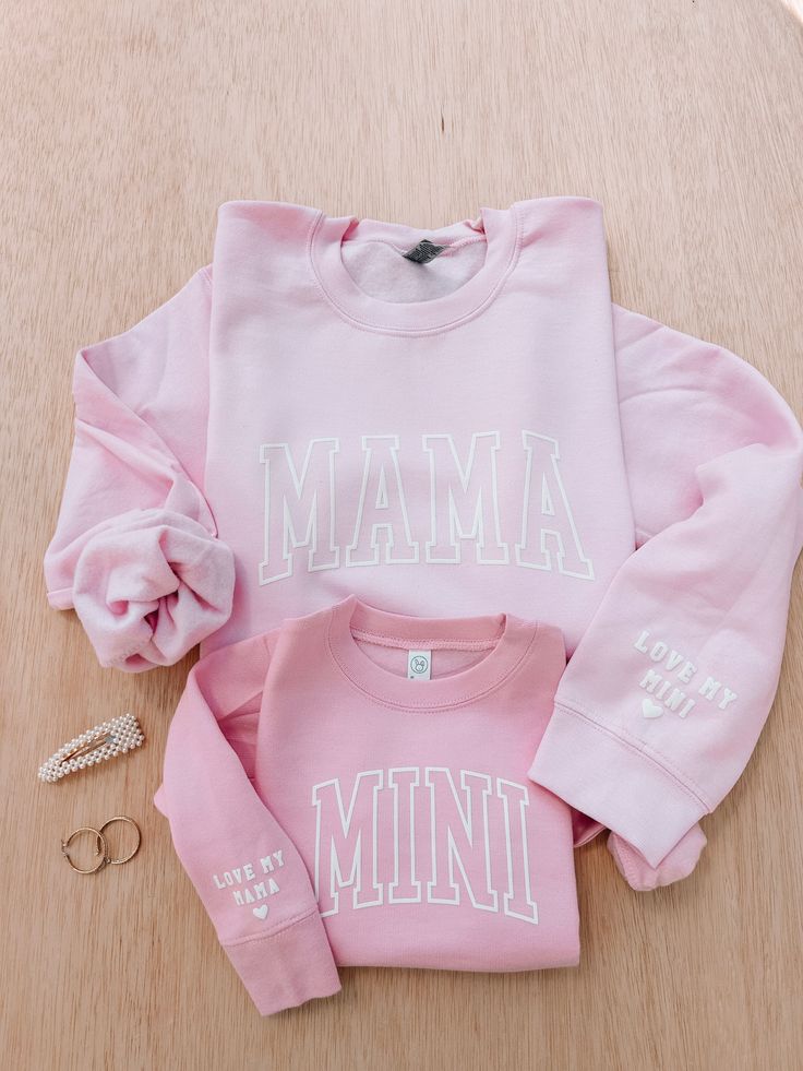 ITEM DESCRIPTION • MaterialWomen: 50% Cotton /50% PolyesterGirls: 60% Cotton /40% Polyester• Fit type: Our sweatshirts fit true to size. But if you're someone who likes to keep it casual and relaxed, we recommend you go up one size from your usual size to get that perfect oversized look.• No zipper, no pockets• Handmade with care and affection• Women's Sweatshirt: Gildan, Kids: Rabbit Skins Toddler crewneck unisex sweatshirt Here's a helpful care tip for your sweatshirts:Machine wash inside-out Mother Daughter Hoodies, Custom Mama Sweatshirts, Mama Mini Sweatshirt, Mommy And Me Sweatshirt, Mama And Mini Sweatshirts, Mama And Mini Shirt, Large Paper Flowers Diy, Mama And Mini, New Mama