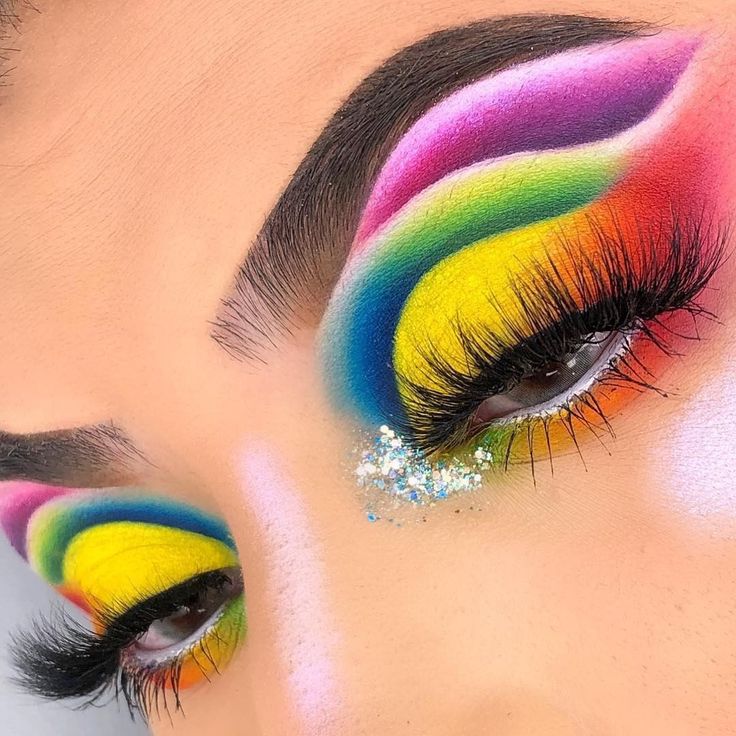 BoozyShop HQ on Instagram: “Shine Bright! 💘😍 @Heysofimakeup gebruikt voor deze kleurrijke look het @pinkyrosecosmetics palette in - hoe kan het ook anders- het Bright…”#makeup #makeuplooks #trendy #love #aesthetic #cute #beautiful #browneyemakeup Bright Colorful Eye Makeup, Eyemakeup Creative, Test Photoshoot, Colourful Makeup, Makeup 2024, Rainbow Eye Makeup, Fantasy Make-up, Make Up Designs, Funky Makeup