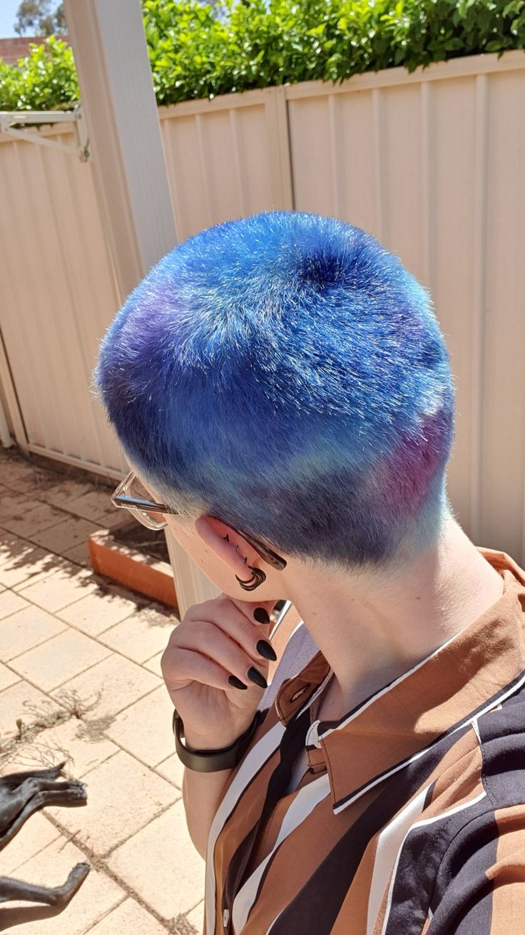 Blue Buzzcut Woman, Buzzcut Character Design, Colourful Buzzcut, Blue Shaved Head, Rainbow Buzzcut, Buzz Cut Women Dyed, Blue Buzzcut, Buzzcut Hair Dye, Buzz Cut Hair Dye