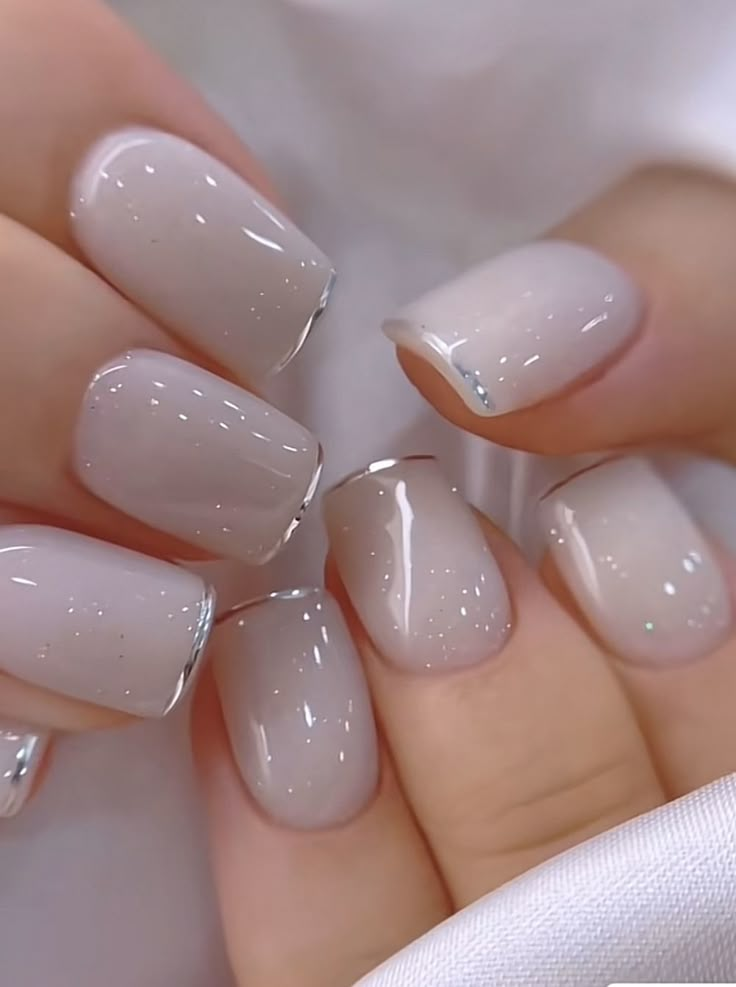 Holiday Wedding Nails, Square Nails Wedding, Bridal Nail Designs Brides, Princess Nails Aesthetic, Mother Of The Groom Nails, Daisy Acrylic Nails, Engagement Nails, Chic Nail Art, Cute Toe Nails