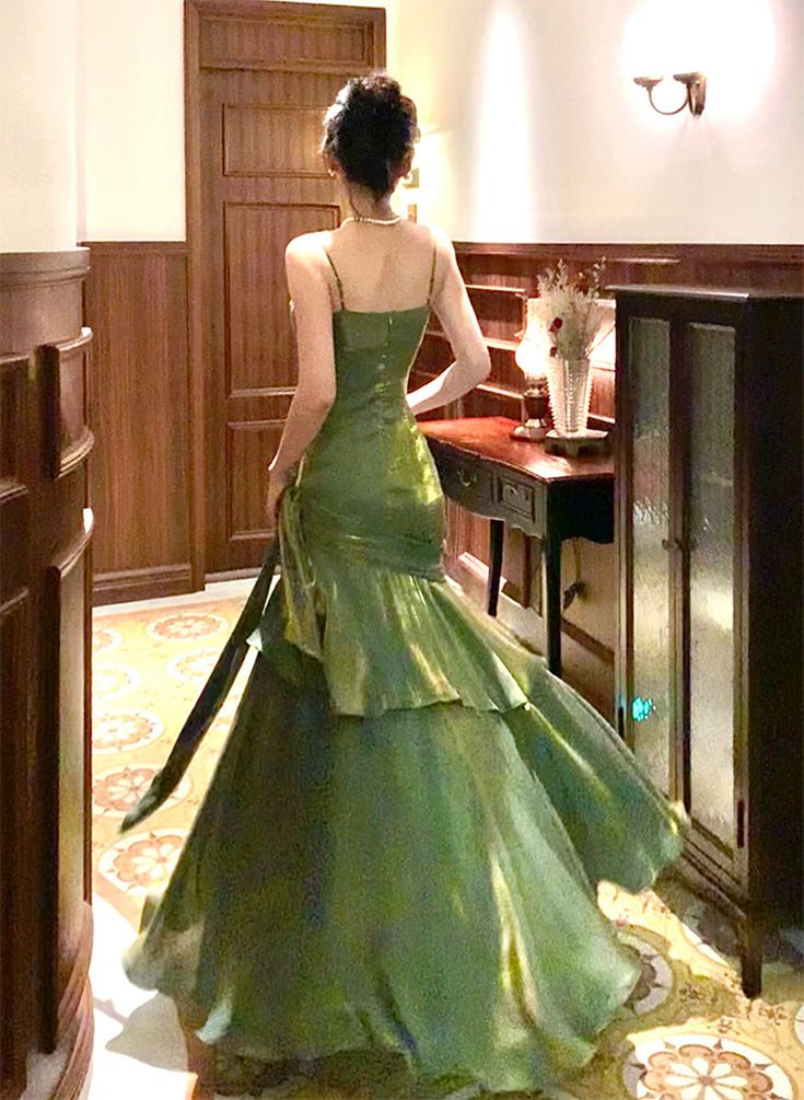 Green Silhouette, Long Party Gowns, Green Evening Gowns, Chic Evening Dress, Green Formal Dresses, Prom Season, Velvet Prom Dress, Color Rush, Satin Evening Dresses