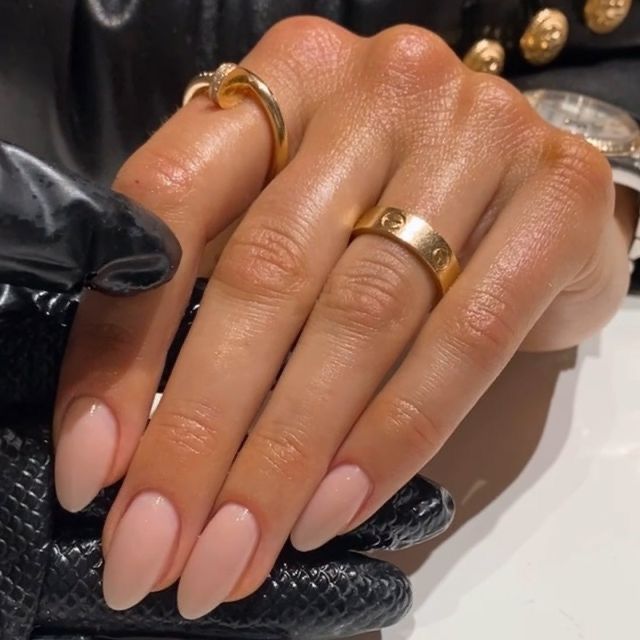 Nude Manicure, Unghie Sfumate, Kutek Disney, Nagellack Trends, Casual Nails, Nail Jewelry, Manicure Ideas, Oval Nails, Clean Nails