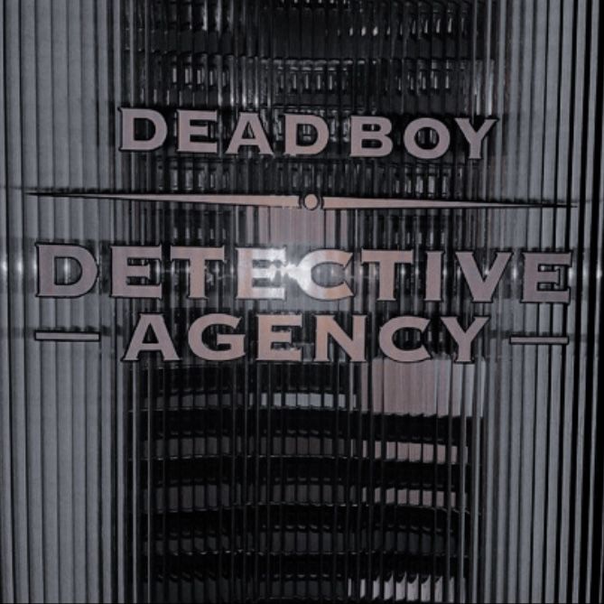 there is a sign that says dead boy and the words'effective agency'on it