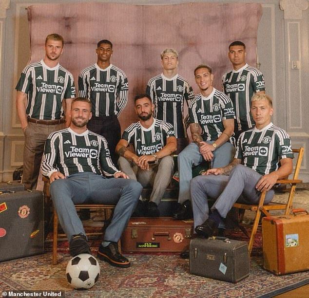 the soccer team is posing for a photo