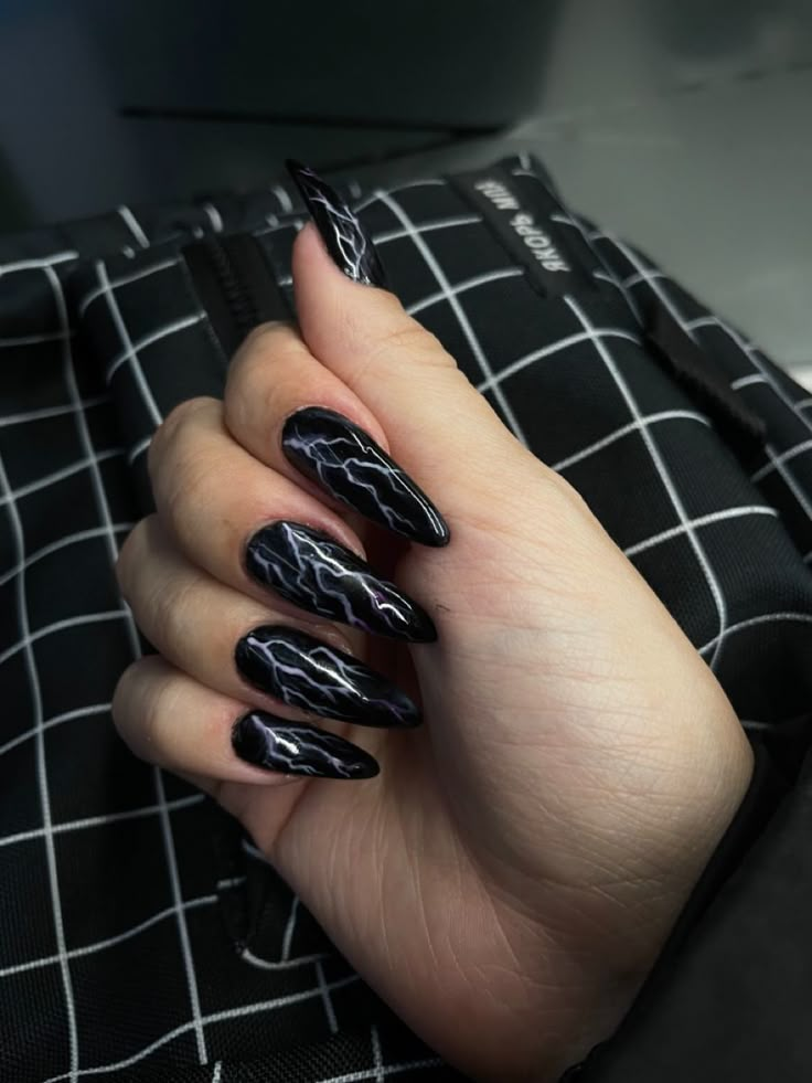 Nails Lightning Bolts, Black Lightening Bolt Nails, Black Nails With Lightning, Lightning Nail Design, Nail Art Lightning Bolt, Lightening Bolt Nail Design Black, Nail Art Lightning, Red Lightning Nails, Nails With Lighting Bolt