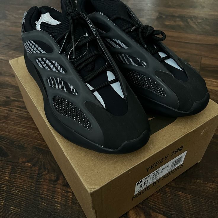 New Authentic Adidas Yeezy 700 V3 Alvah Size 11.5 Yeezy 700 Black, Yeezy 700 V3 Alvah, Adidas Yeezy 700 V3, Shoes Game, Yeezy Black, Adidas Yeezy 700, Pretty Sneakers, Drippy Outfit, Y2k Shoes