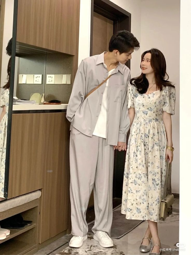 Korean Couple Outfits, Couples Dance, Modest Church Outfits, Couple Outfits Matching, Social Clothes, Outfit Couple, Elegant Casual Dress, Couple Fits, Couple Dress