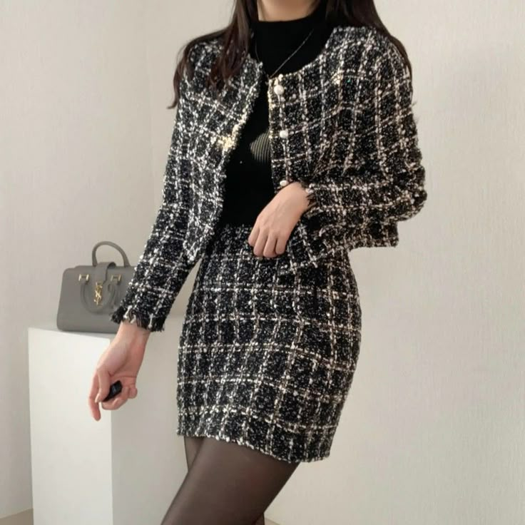 Channel Suits For Women, Chanel Suits For Women Classy, Tweed Outfit Aesthetic, Tweet Outfit, Chanel Suits For Women, Chanel Tweed Set, Chanel Tweed Outfit, Old Money Style Women Classy, Tweed Set Outfit