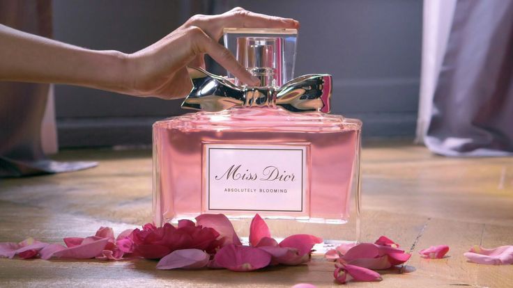 Miss Dior Absolutely Blooming Miss Dior Absolutely Blooming, Dior Absolutely Blooming, Absolutely Blooming, Dior Wallpaper, Perfume Ads, Musk Perfume, Rosa Damascena, Bridal Eye Makeup, Perfume Photography