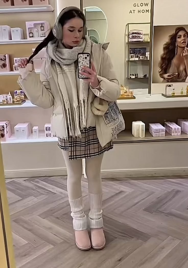 Light Colored Winter Outfits, Cocette Aesthetic Outfit Winter, Couqutte Winter Outfit, Couqutte Outfit Ideas Winter, Flagstaff Outfits, Princesscore Winter Outfits, Coquette Winter Fits, Winter Princess Outfit, Wintercore Outfits