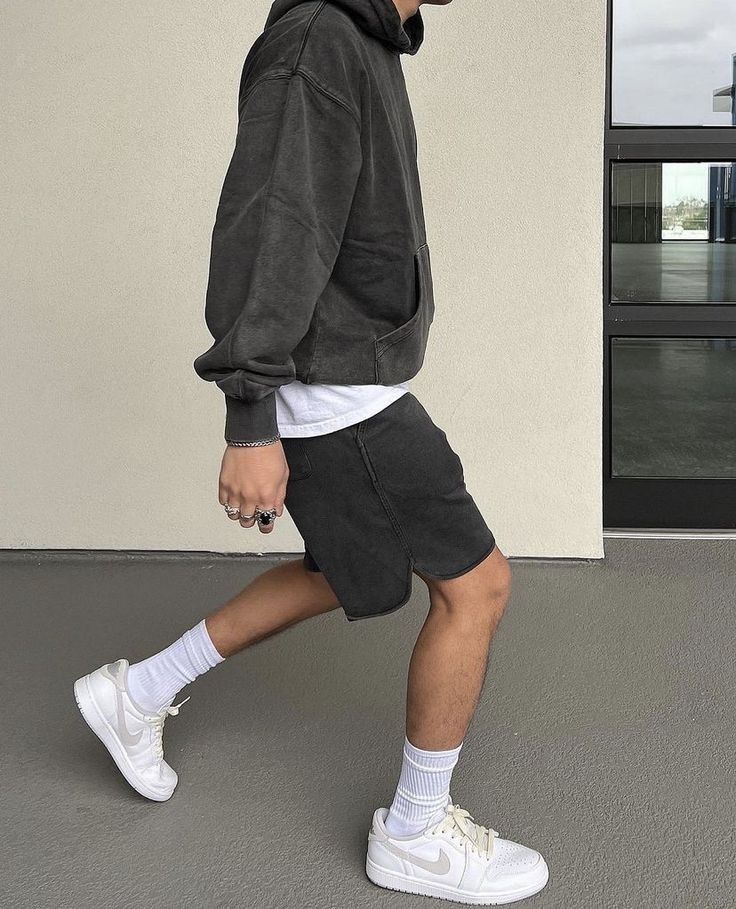 Air Force 1 Outfit Men Streetwear, Aiden Graves, Airforce 1 Outfit, Air Force 1 Outfit Men, Sportwear Outfit, Air Force 1 Outfit, New Balance Outfit, Mens Shorts Outfits, Streetwear Mode