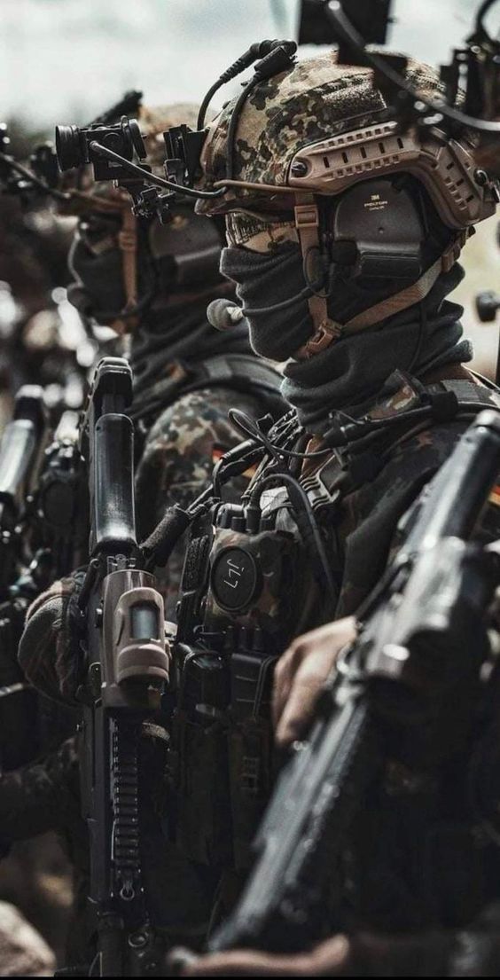 Warrior Aesthetic Men, Special Forces Army, Military Motivation, Special Forces Gear, Serie Bmw, Military Aesthetic, Army Images, Military Wallpaper, Warriors Wallpaper