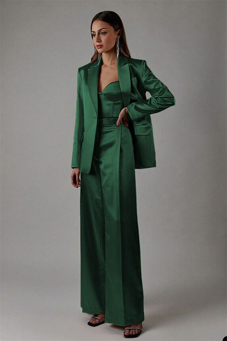 Bridesmaid Pantsuit, Green Suit Women, Outfit Graduacion, Elegantes Party Outfit, Degree Outfit, Cocktail Party Attire, Bridesmaid Suits, Formal Suits For Women, Satin Outfit