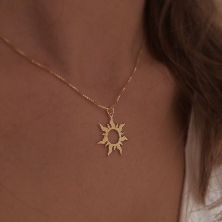 Sun Jewelry Aesthetic, Sun Necklace Aesthetic, Rapunzel Earrings, Star Jewelry Aesthetic, Rapunzel Jewelry, Sun Locket, Rapunzel Necklace, Tangled Jewelry, Tangled Necklace