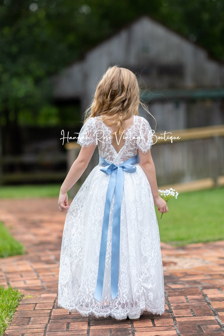 FLOWER GIRL DRESSES 10% OFF - DISCOUNTED IN CART 😍 PLUS FREE SHIPPING ON ALL ORDERS $100 UP The perfect fairytale wedding flower girl dress. This pretty whimsical style White Lace Flower Girl dress features a soft stretch lace bodice and a feathered lace V-back with a full length tulle skirt. Dress is lined and perfect for your flower girl dress, communion dress, baptism dress, birthday dress or special occasion. Beautiful for photoshoots and portraits The perfect flower girl dresses for bohemi Flower Girl Dress For Kids, Flower Girl Dresses White And Blue, Wedding Bridesmaids Hairstyles, Roof Wedding, Vintage Flower Girl Dresses, Flower Girl Dresses White, Dress Ideas For Wedding, Full Length Tulle Skirt, Flower Girl Dresses Lace