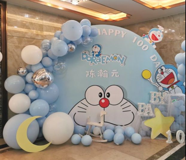 balloon arch with cartoon characters and balloons on the wall for children's birthday party