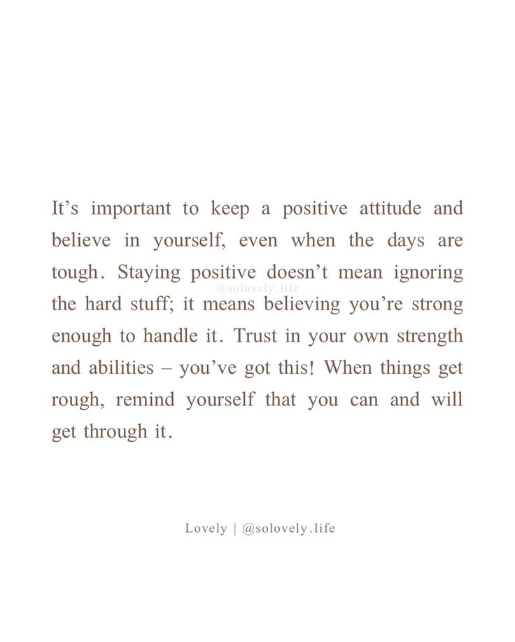 an image of a quote with the words it's important to keep a positive attitude and believe in yourself, even when the days are tough