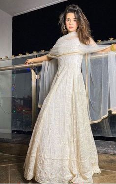 Gowns Dresses Indian, Georgette Kaftan, Designer Anarkali Dresses, Anarkali Dress Pattern, Indian Designer Suits, Salwar Designs, Salwar Kamiz, Traditional Indian Outfits, Indian Gowns Dresses