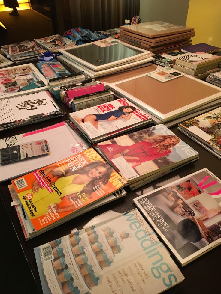 many magazines are spread out on a table