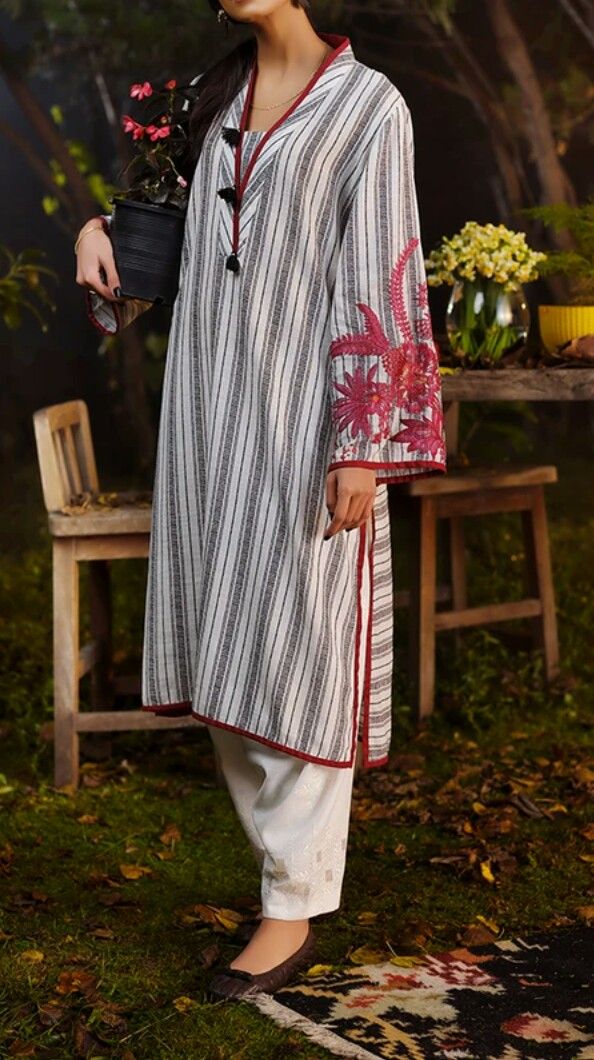 Coral Accessories, Mixed Signals, Simple Kurta Designs, Designer Kurti Patterns, Tunic Designs, Pakistani Dresses Casual, Pakistani Fashion Party Wear, Salwar Kamiz, Cotton Kurti Designs