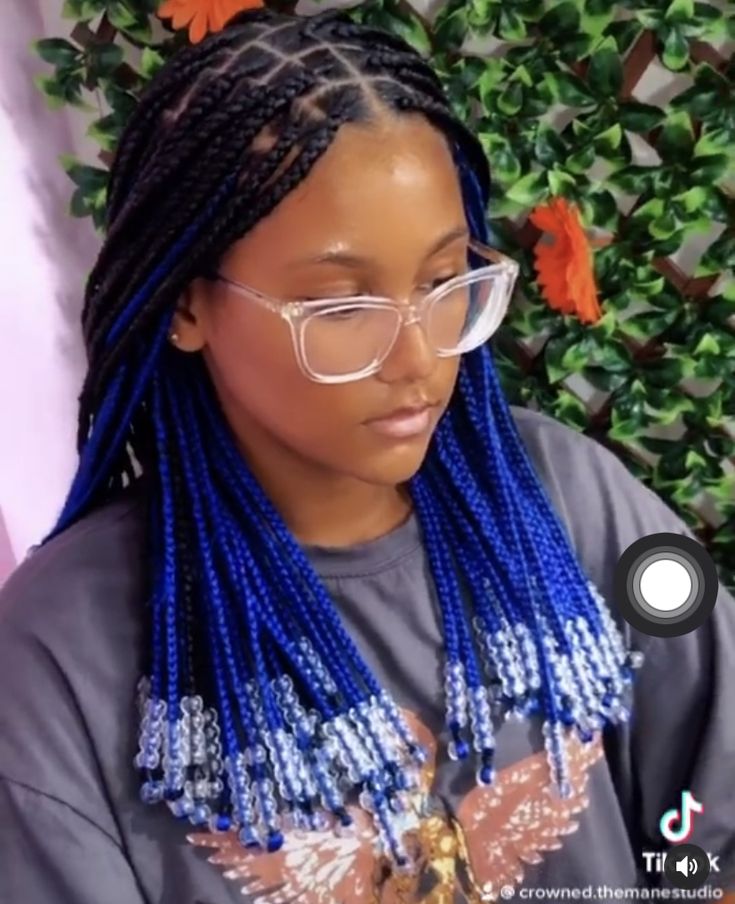 Peek A Boo Box Braids With Beads Short, Green Peekaboo Braids With Beads, Short Peekaboo Braids With Beads, Peekaboo Knotless Braids Blue, Blue Peekaboo Braids With Beads, Hairstyles For Black Women Braids Beads, Box Braids With Beads At The End, Knotless Peekaboo Braids With Beads, Royal Blue Peekaboo Braids