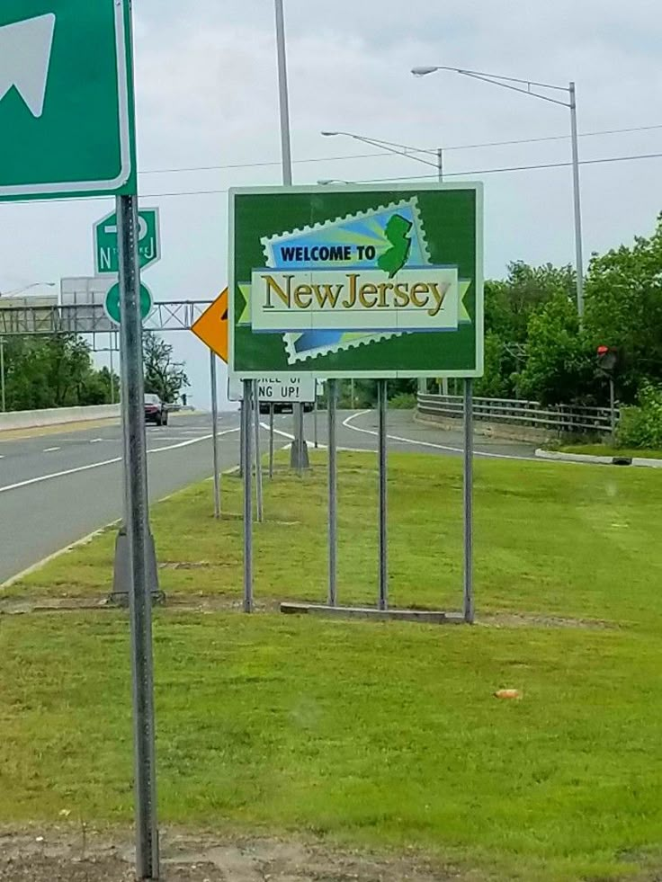 a welcome to new jersey sign on the side of a road