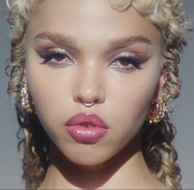 Fka Twigs Makeup, Fka Twigs Caprisongs, The Measure Of A Man, Measure Of A Man, Matte Make Up, Fka Twigs, Ethereal Makeup, Cute Makeup Looks, Bella Thorne