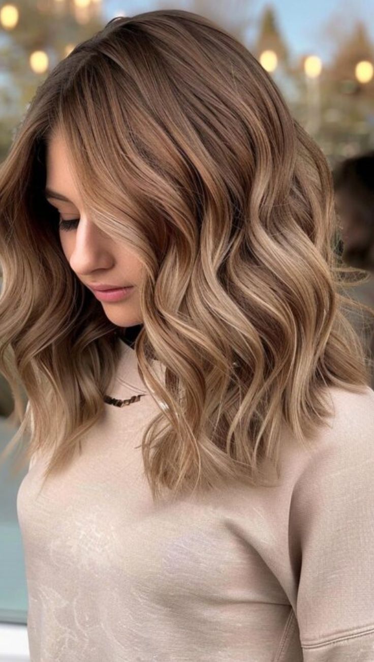 Hair Color Ideas 2024 Summer, Hair Color Ideas Natural Colors, Muted Blonde Balayage, Hair Colours For Fair Skin, Hair Styles Fall 2024, Hair Color Trends 2024 Summer, Shades Of Dark Blonde, Hair Trends 2024 Color, Carmel Blond