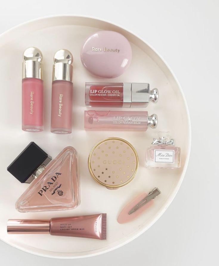 #diorbackstage #diorbeautylovers #diorbeauty #pinkaesthetic #makeupfavorites #skincareflatlay #sydneysweeney #coquette #dollette #softgirl #lanadelrey #feminine #makeuptherapy #rarebeauty #skincareillustration #viralbeauty #beautyhaul #blusher #blushes #aesthetician #estheticiancharts #luxuryskincare #luxurymakeup #estheticianlife #skincarechart #sephoraskincare #sephorahaul #diorbeautylovers Dior Eyeshadow Palette, Dior Eyeshadow, Soft Pinch Liquid Blush, Vanilla Girl Aesthetic, Makeup Collection Goals, Flatlay Makeup, Pink Pink Pink, Soft Beauty, Liquid Blush