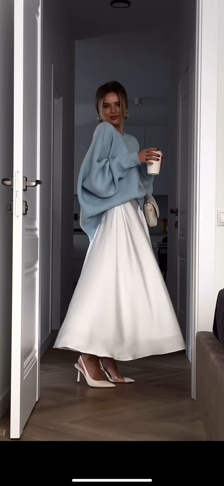 Cute Winter Church Outfits For Women, Luxury Classy Outfits, Wearing Dress In Winter, Quiet Luxury Women Outfit, 2024 Modest Fashion, Winter White Outfit Dressy, Romantic Feminine Style Outfits, Latin Mass Outfit, Feminine Chic Outfits