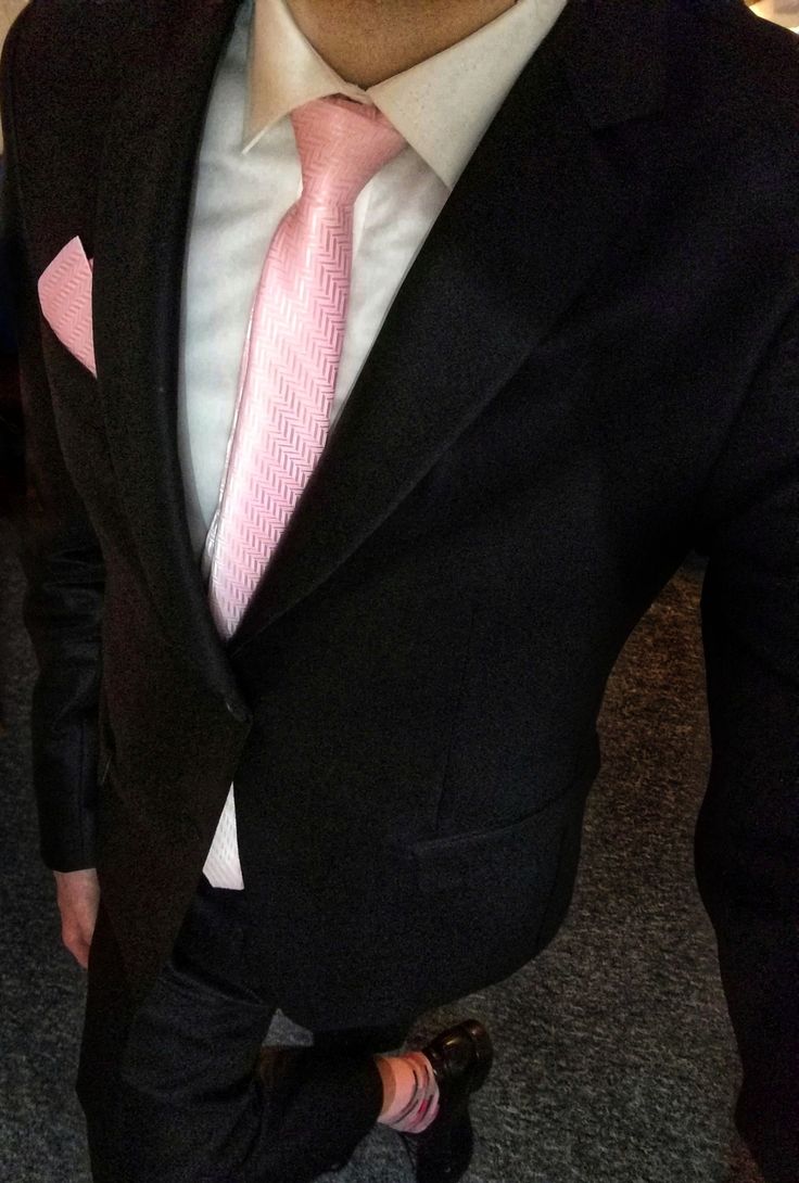 Black Tuxedo With Pink Shirt Men, Pink Tie Suit Men, Black Suit Pink Pocket Square, Black And Pink Formal Outfit Men, All Black Suit With Pink Bow Tie, Black Tux With Light Pink Tie, Black Suit And Pink Tie, Black Suit With Light Pink Tie, Black Suit With Pink Shirt Men