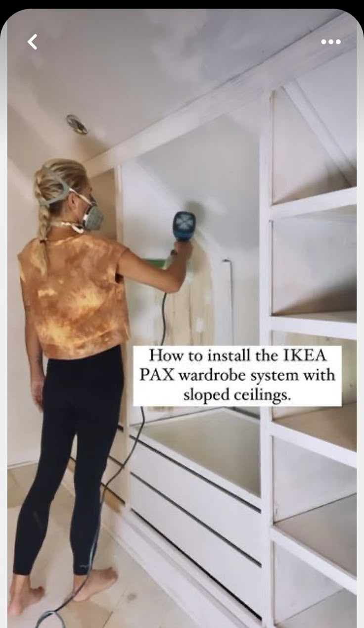 Slanted Ceiling Closet, Loft Closet, Sloped Ceiling Bedroom, Dressing Ikea, Diy Dressing, Wall Mudroom, Attic Bedroom Storage, Attic Wardrobe, Window Mudroom