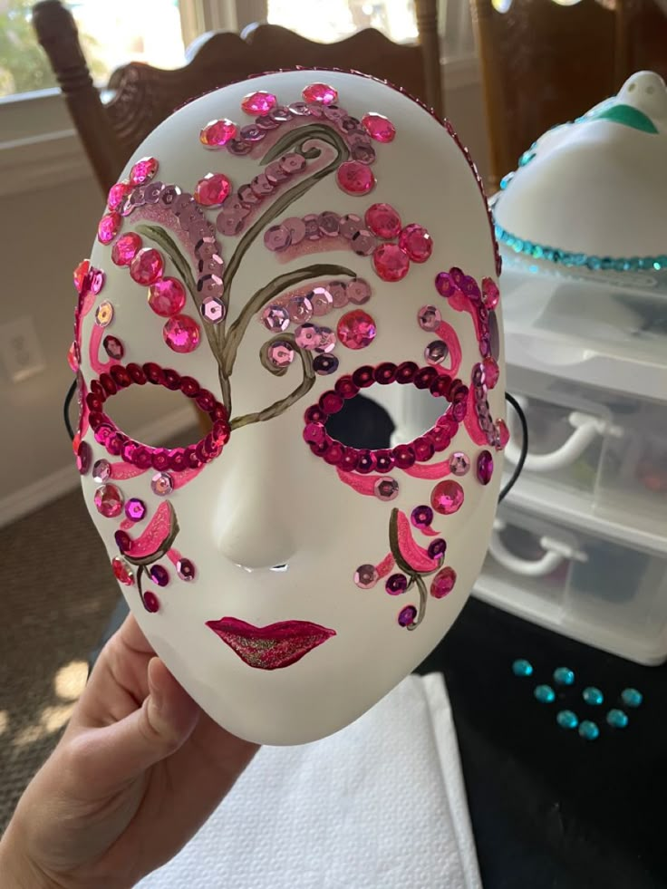 Mascara Design Ideas Festival, Pretty Masks Full Face, Masskara Festival Masks Diy, Venitian Mask Aesthetic, Mascara Design Ideas Paint, Full Mask Design Ideas, Maskara Festival Design Ideas, Masskara Festival Design, Face Mask Painting Ideas