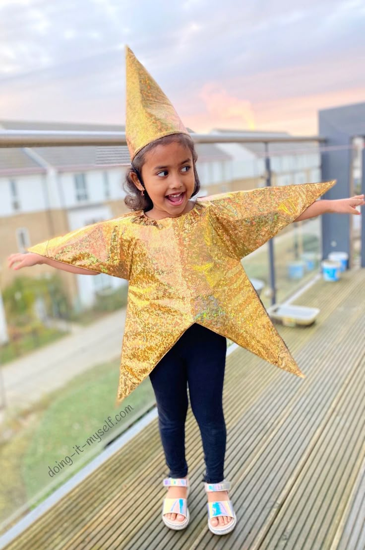 Christmas Star Costume, Starfish Costume Diy, Kids Star Costume, Starfish Costume, Star Fancy Dress, Nativity Costumes, Star Outfit, Star Costume, Baby Kostüm