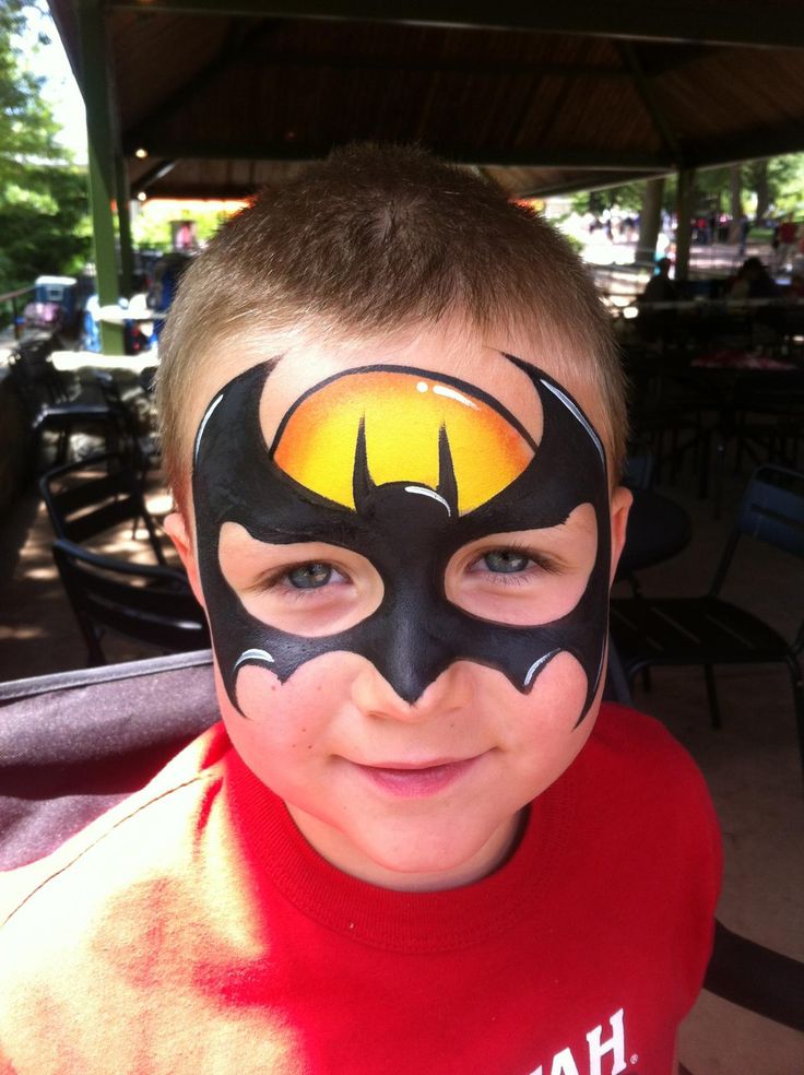 Batman Girls Makeup Party, Batman Face Paint, Batman Makeup, Superhero Face Painting, Superhero Painting, Childrens Makeup, Batman Face, Eye Face Painting, Mask Face Paint