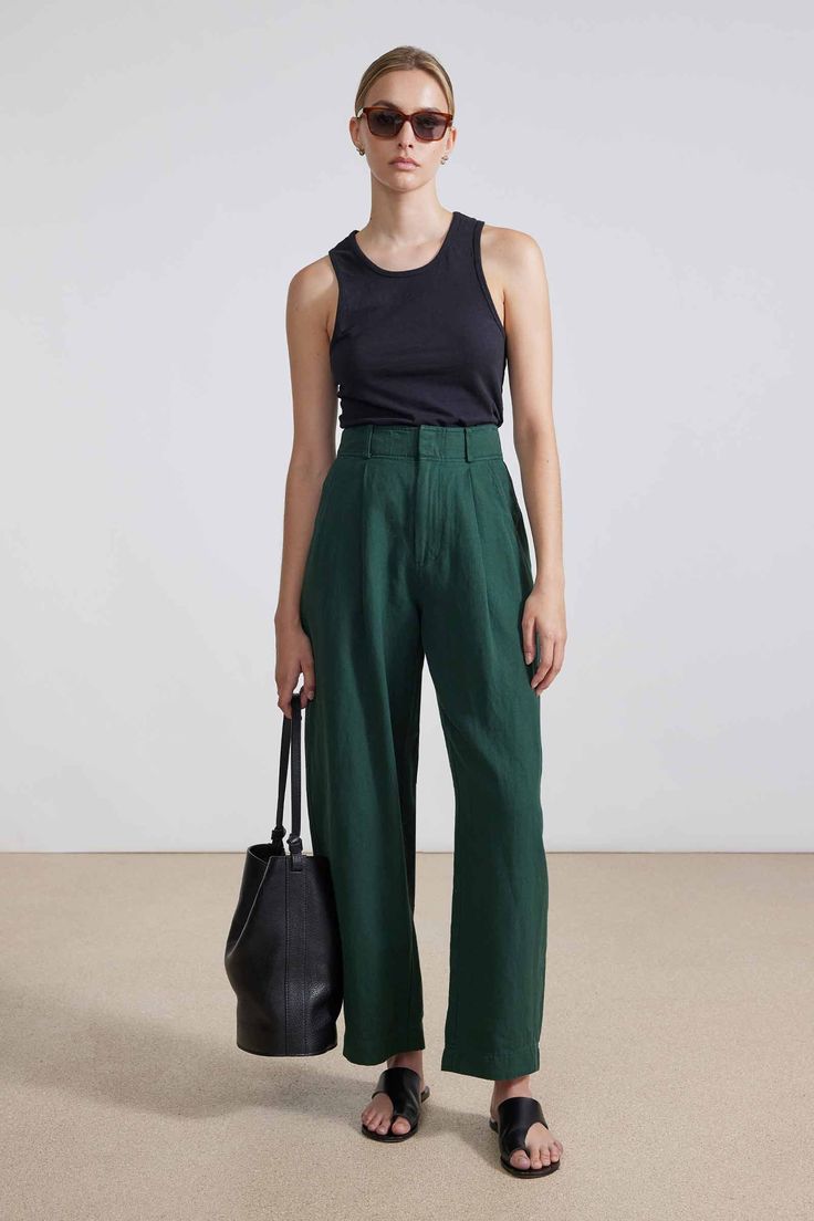 Spring Linen Pants Outfit, Summer Outfits 2024 Fashion Trends Women, Women's Slacks, Linen Pants Outfit, Cropped Trouser, Apiece Apart, Tapered Trousers, Green Pants, Cropped Trousers